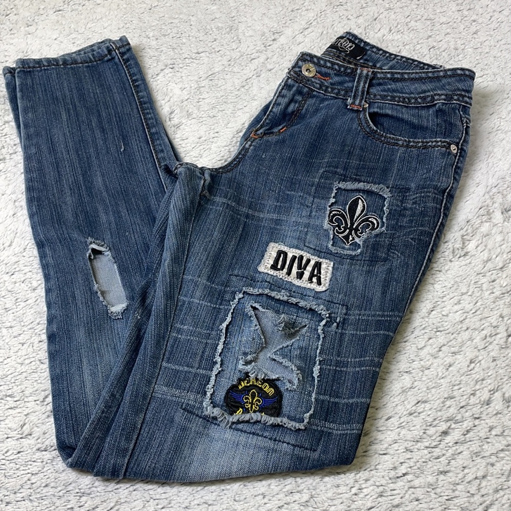⭐️Dereon dark wash denim Diva patch jeans 7/8